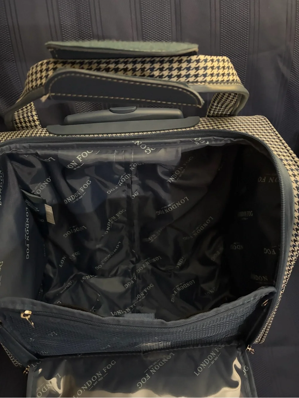NWT London Fog Under the Seat Abbey lll Blue&White Houndstooth/Telescope/wheels